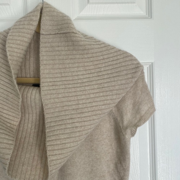 Theory large cowl neck cashmere sweater - Picture 2 of 6